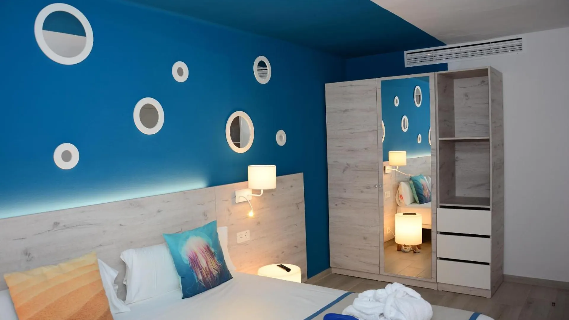 R2 Bahia Kontiki Aparthotel Puerto del Carmen  Puerto del Carmen (Lanzarote)